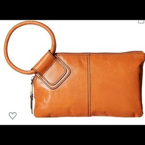 Hobo Sable Wristlet in Dusty Coral